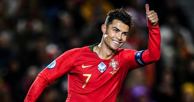  Nhip Cau Dau Tu Ronaldo là cầu thủ đầu tiên kiếm 1 tỉ USD