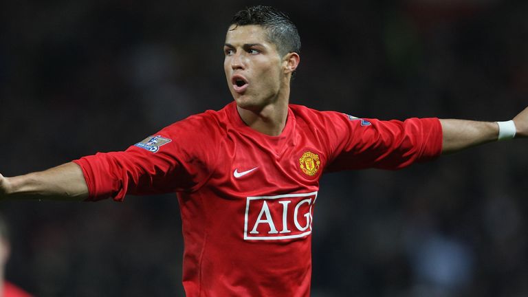 Ronaldo - cầu thủ đầu ghi trên 50 bàn thắng ở cả Serie A, La Liga và Premier League