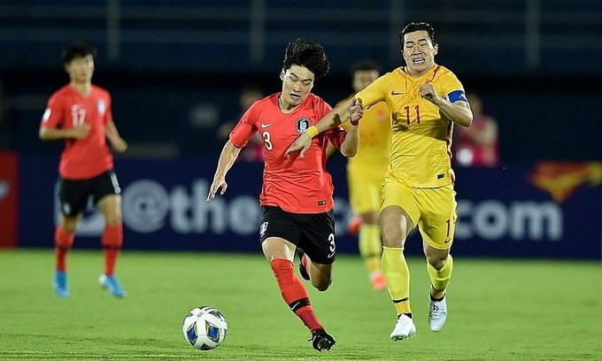 Đội trưởng Trung Quốc nỗ lực tranh đoạt với Hàn Quốc