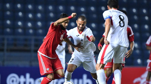 U23 UAE (đỏ) là những người dẫn bàn trước