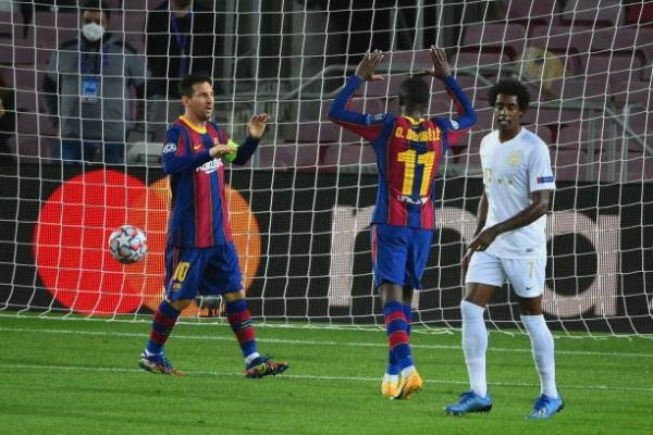 Messi kiến tạo bàn thắng để Dembele lập công.